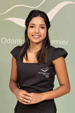 Daphiny Letícia dos Santos, central de relacionamento com o cliente, no ensaio da equipe da Odontologia Premier