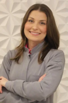 Dra. Maria Luísa da Veiga, clínica geral e fluxo digital, no ensaio da equipe da Odontologia Premier