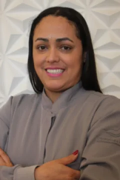 Dra. Michelly dos Santos Martins, clínica geral, no ensaio da equipe da Odontologia Premier