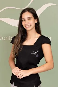 Isabella Deucher da Silva, estagiária, no ensaio da equipe da Odontologia Premier