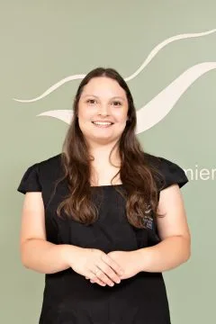 Julia H. Gonçalves, auxiliar de saúde bucal, no ensaio da equipe da Odontologia Premier
