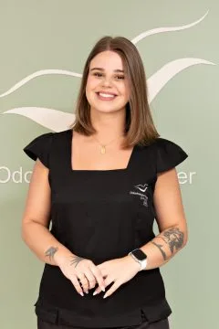 Thais Bach, gerente administrativa, no ensaio da equipe da Odontologia Premier